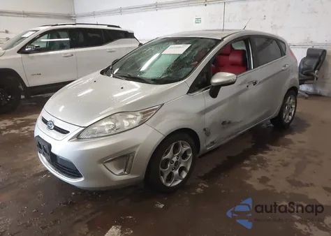 2013 Ford Fiesta Titanium z USA, uszkodzony, nr VIN 3FADP4FJXDM199751